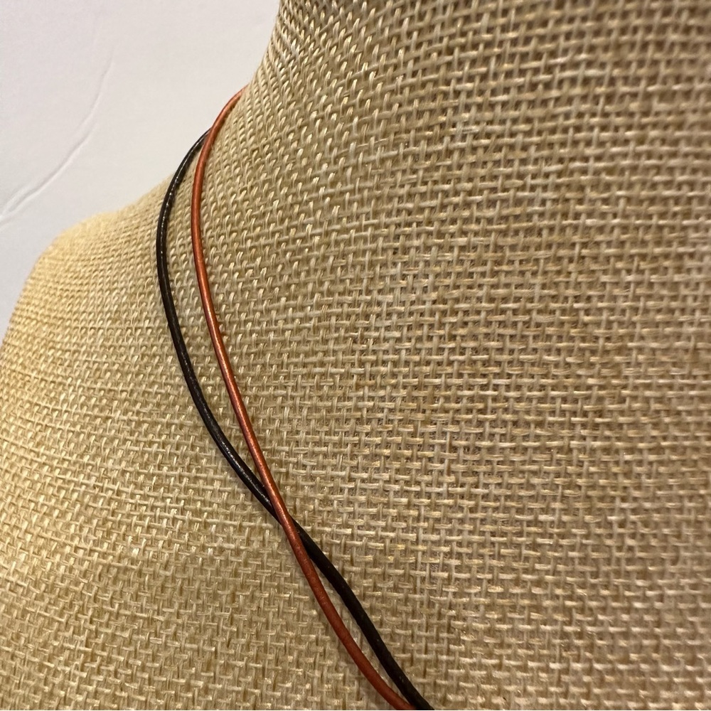 Chico’s Necklace-Burnt orange & gold tone carved pendant w/ faux leather chain - Picture 5 of 12